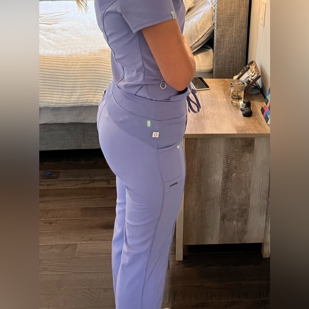 SET OF WOMENS CHEROKEE INFINITY SCRUBS